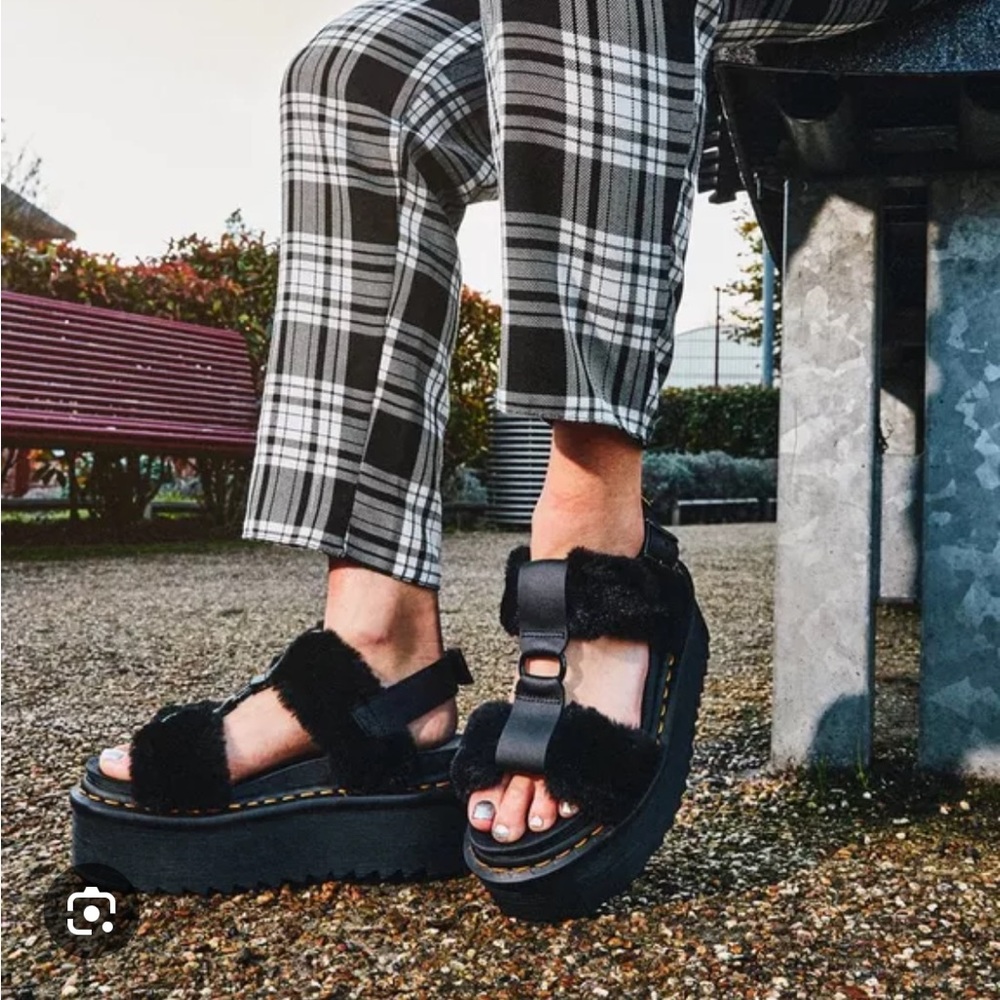 Dr. martens soft wair platform sandals. Worn twice.